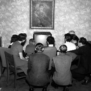 Samling kring tv:n